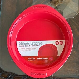 Brand new never used, Silverstone 9” Red Round Cake/Pie Pan